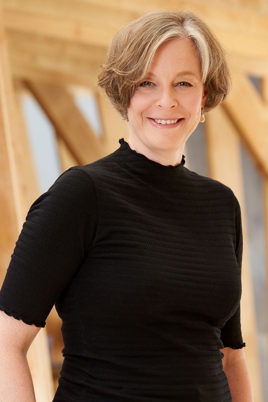 Jacqueline Grollimund<br/>Projektbegleitung & -controlling | Koordination Programm Education Pioneers, seit 2003